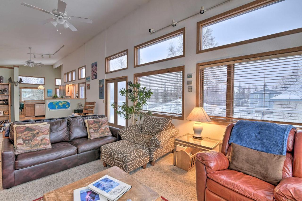 Spacious Family Home With Deck And Million-Dollar View Anchorage Exteriör bild