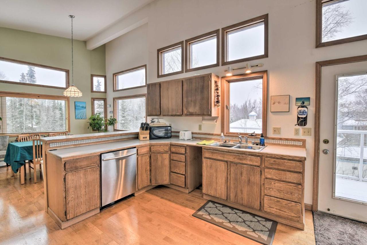 Spacious Family Home With Deck And Million-Dollar View Anchorage Exteriör bild