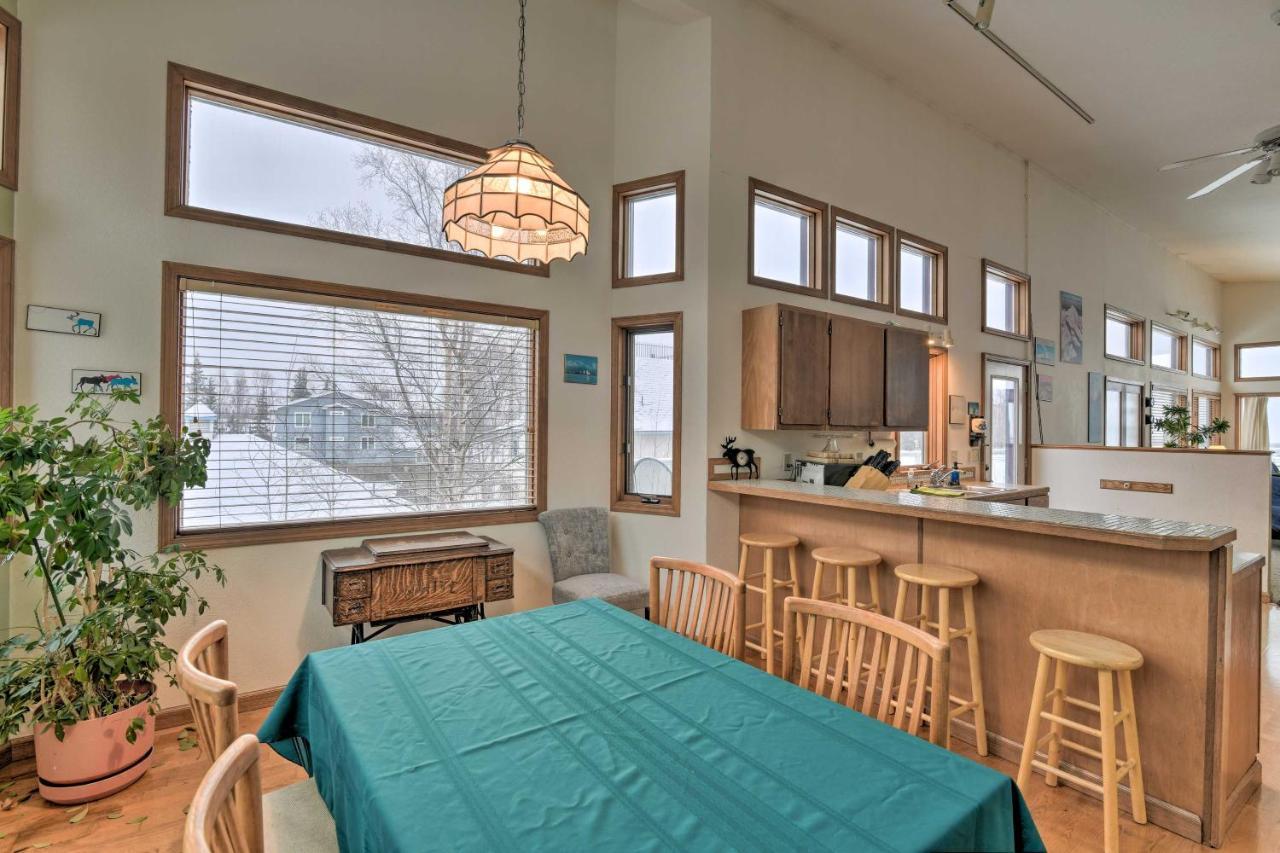 Spacious Family Home With Deck And Million-Dollar View Anchorage Exteriör bild